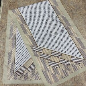 𝅺UNSIGNED tan oblong vintage scarf